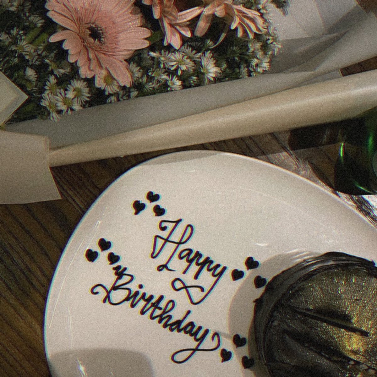 bualmaya's tweet photo. ⠀
⠀
𖡡⠀𝖠𝖬𝖴𝖹 𝖦𝖮𝖴𝖱𝖬𝖤𝖳
⠀  JUN 20   |   12.48 PM

Life hasn’t always been kind to me. But through every storm, my family’s unconditional love has remained my greatest strength. Thank you, Ma, Pa, Ko, Aca. 🤍
⠀
⠀ https://t.co/0VfFpWJjt4