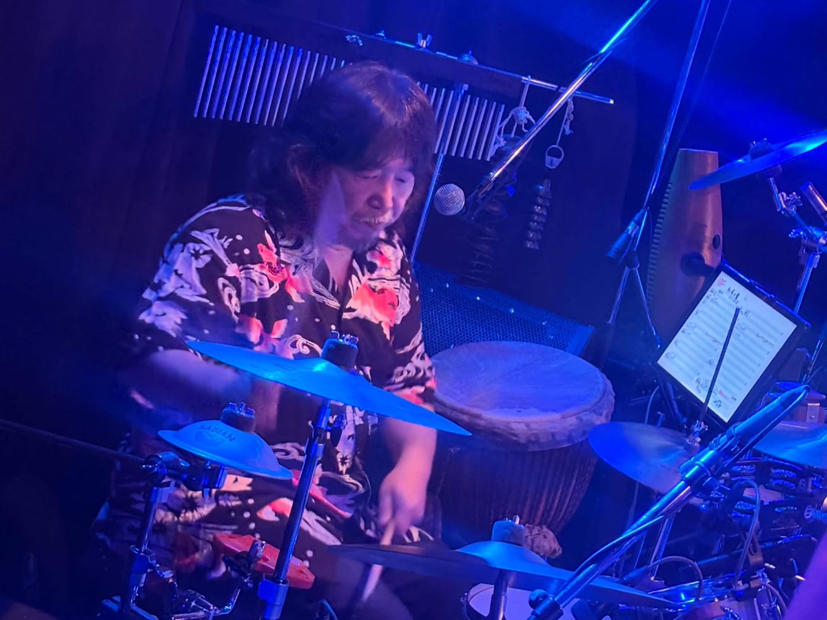 SpicyBeatPer's tweet photo. マチダ地蔵尊 / 2026-06-19 Live At 下北沢CLUB Que 
“珠玉音玉(しゅぎょくおんたま)”
　
初参加のマチダ地蔵尊、曲も詞もオリジナリティに溢れ、とっても楽しいライブでした。
康さんのワードセンス、最高でした！
大事故なく演奏できて、達成感がありましたね〜、笑。 https://t.co/ok147goJSI