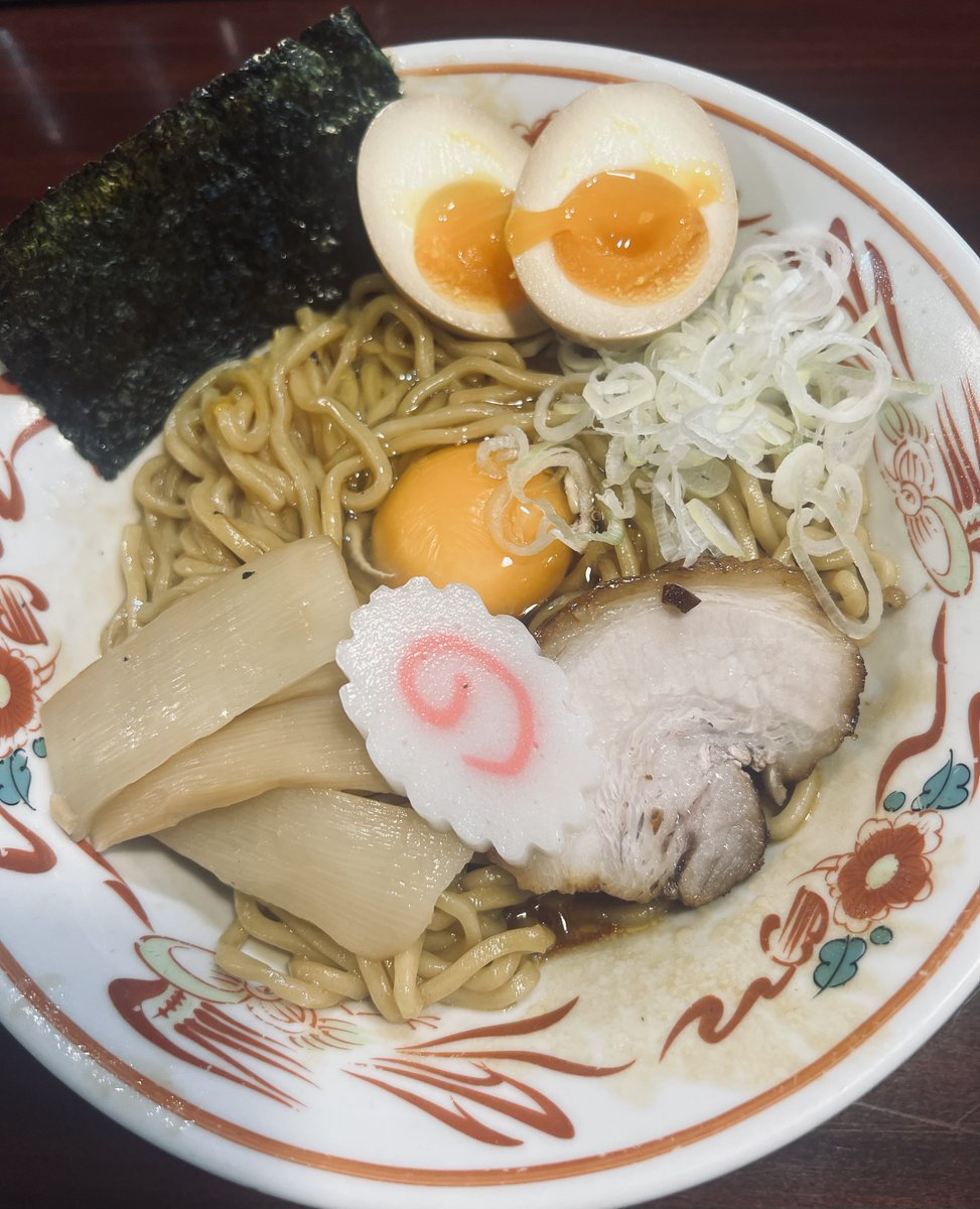 tokachan130's tweet photo. ☂️の吉祥寺🍜✨

🍜ぶぶか✨

☂️でも大行列🐾🐾🐾
学生時代の懐かしい
想い出と共に✨
油そばやっぱり美味すぎた❣️

🍜らーめん平太周✨

フォロワーの皆様の📮👀✨
🍻🥂の〆にも最高な一杯🍜✨
脂増しでも食べやすくて
夢中で啜ってしまった😆

吉祥寺楽しい🐹最高〜🐹🐹

ごちそうさまでした🦕🐾🐾 https://t.co/1bYLPDX1Q5