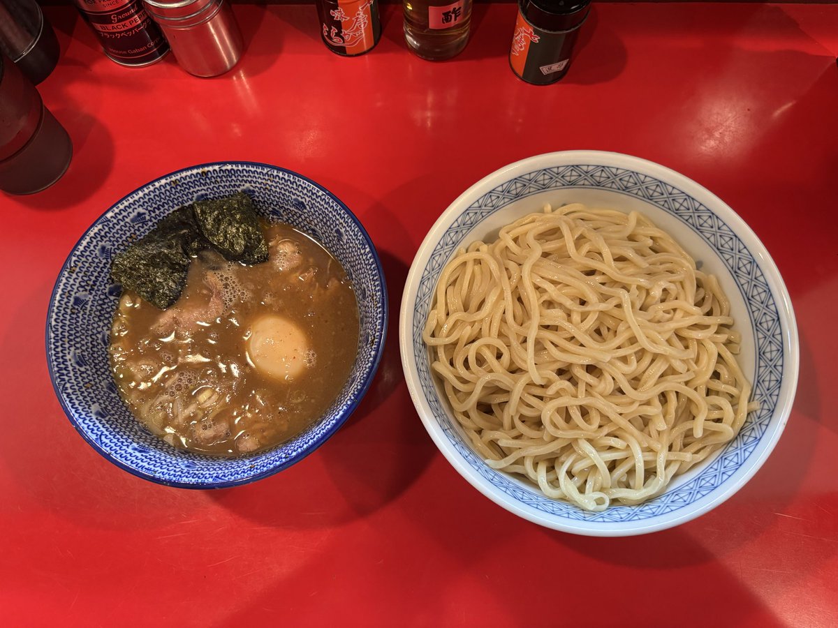dk20010402's tweet photo. 勢得
得勢つけ大盛
約半年ぶりの訪麺。
12時50分に並び無しといいタイミングでした。いつもながらのテキパキワンオペ！
魚介濃厚スープと冷水で締めた麺がとても美味しかったです。ご馳走様でした！
#勢得
#つけ麺
#ラーメン二郎
#ラーメン https://t.co/FzMUaLNcdA