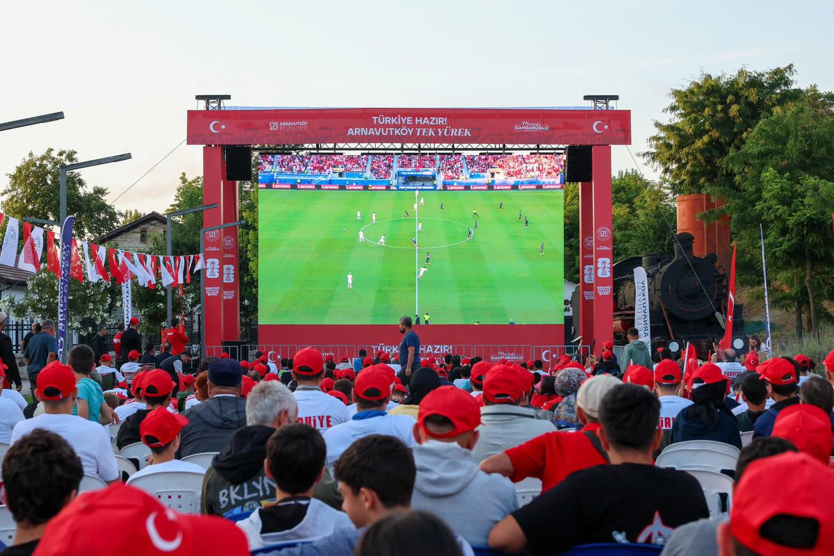 mcandaroglutr's tweet photo. Milli heyecanı hemşehrilerimizle birlikte yaşadık.

Dünya Kupası yolculuğu sona erse de ay yıldızlı formaya olan sevgimiz ve desteğimiz hiç bitmeyecek. 

Canınız sağ olsun. #BizimÇocuklar https://t.co/YscBATb8tt