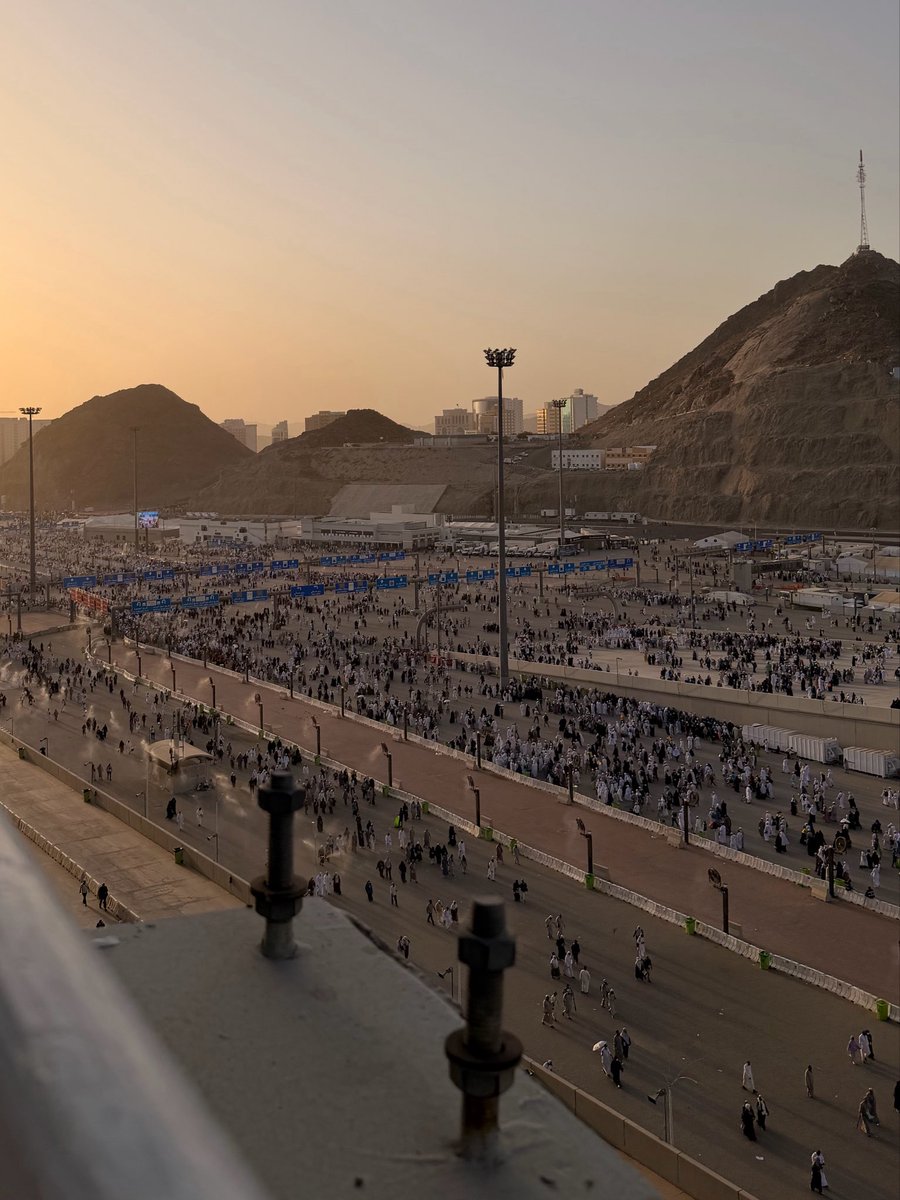 lgh22l's tweet photo. خريجة وحاجه 🎓🕋(:
الحمدلله الذي أكرمني و كتبني من ضيوف الرحمن 🕋 
{لَبَّيْكَ اللَّهُمَّ حَجَّةً}
1447هـ https://t.co/D5K0YtAX6d