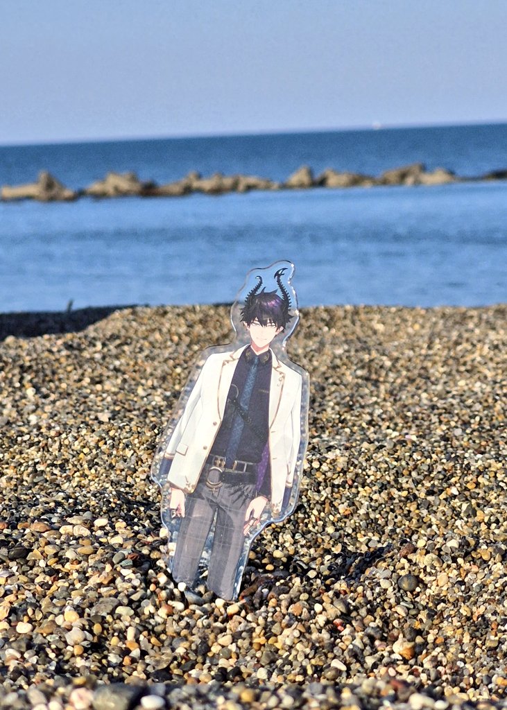 ocatsummer's tweet photo. 天気がどんよりしててテンション下がり気味だから、快晴の浜辺のレンくん見てテンションアゲるか↑
#RenZotto https://t.co/FSlj312xg6