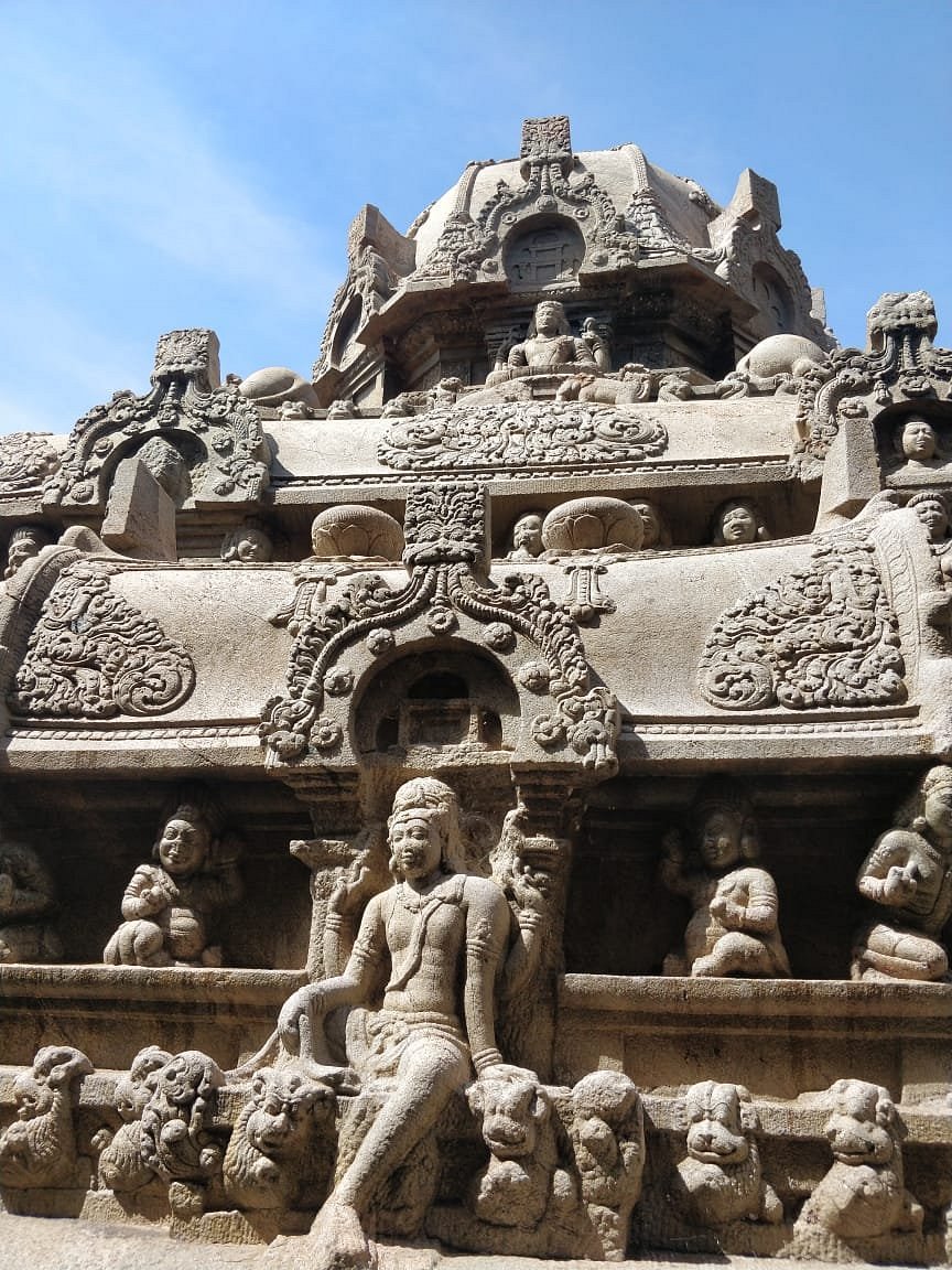 AkashRose4's tweet photo. @poojakaushik08 The Vettuvan Koil at Kalugumalai tamilnadu was built during the 8th century CE under the patronage of the Pandya dynasty, Pandya king Parantaka Nedunjadaiyan .It is an unfinished monolithic rock-cut Shiva temple https://t.co/6JhLT3kwOr