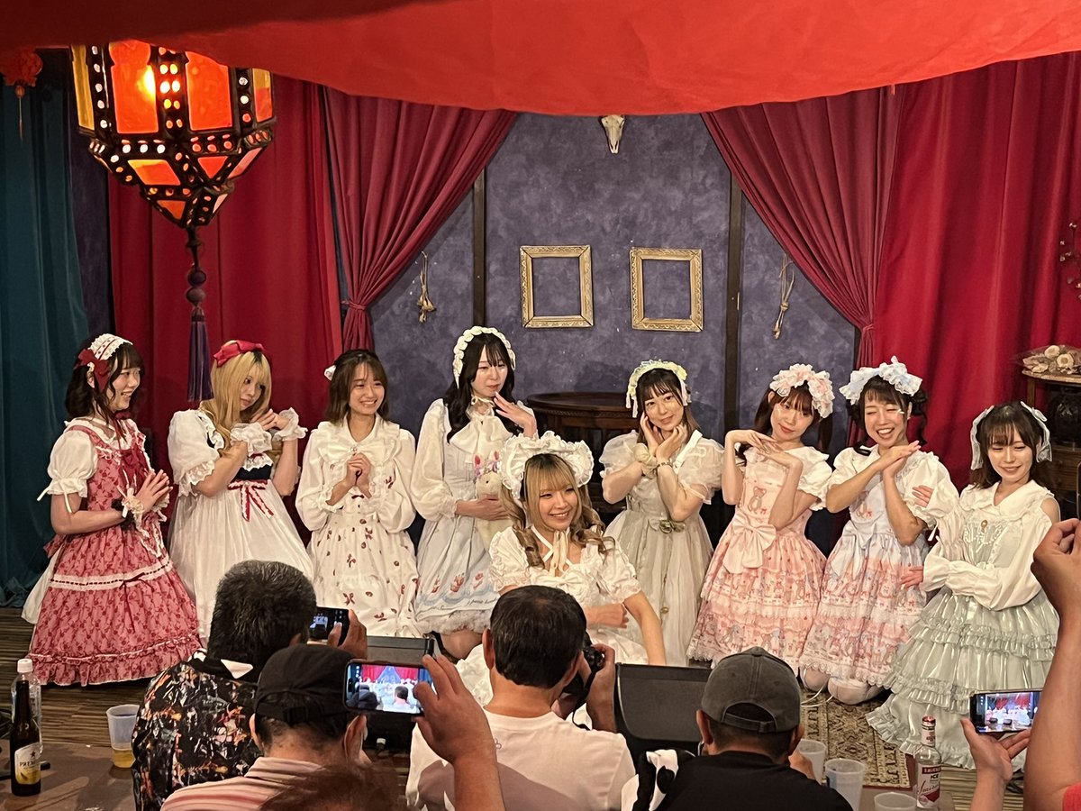 hanimaru8686's tweet photo. MüNi to Himitu no Tea time

離脱しました〜
MüNiちゃんの年4回の主催ライブの１つ、6/2を「むにの日」としてイベントやってるけど平日でライブできないことが多いので今年は6/20を無理やり「むにの日」とカウントしたとかw

ラストの集合写真の時だから載せても良いかな？ってことで。ダメなら教えて https://t.co/YGOAFYWnYK