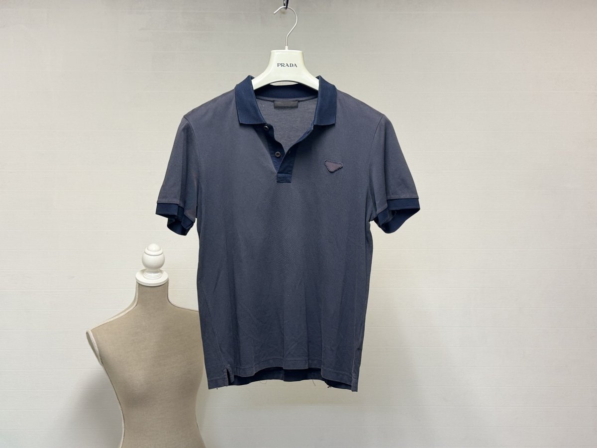 prada logo polo shirt プラダのポロシャツ ダークカラーの切り替えに