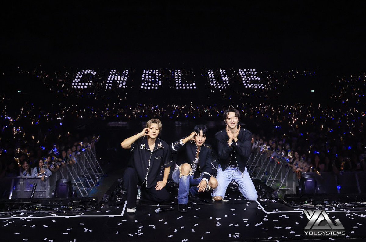 YCLSYSTEMSltd's tweet photo. 📸โปรเจคสวยๆ มาแล้ว มาช้าแต่มานะ 🤪
ขอบคุณ CNBLUETHAILAND ที่ทำโปรเจคสวยๆ ในครั้งนี้ (06/06/69)
🙏ในภาพถ่ายติดแฟนๆ ท่านใด
ขออภัยอย่างสูงนะคะ 
￼#cnbluelive3logy
#CNBLUE3LOGYinBKK #cnblue_world_tour #3logy_in_bangkok #CNBLUEinBKK #CNBLUE https://t.co/PUDhclYMOs