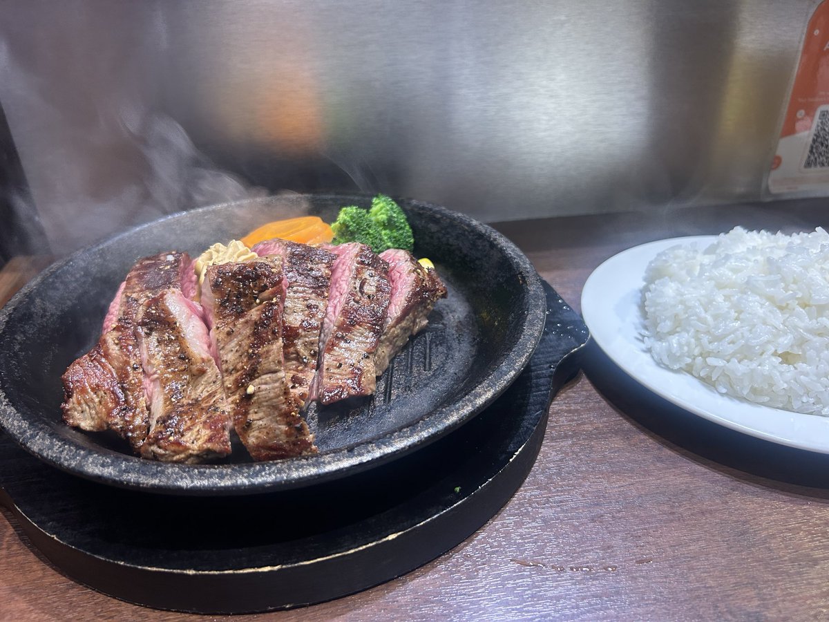 apw_hirohiro's tweet photo. 健康診断終わりからの肉🥩
今夜は皆んなでどろぼうノームやるぜっ https://t.co/GVlqVHmuXJ