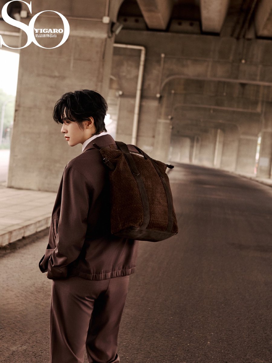 Dreamindyou's tweet photo. 260620 - #SoFigaro × Zhan Xuan Menswear Week #ZhanWangMenswearWeek #SoFashionWeek#

Milan Fashion Week — the appointment begins now. https://t.co/mjaBfjgZWH