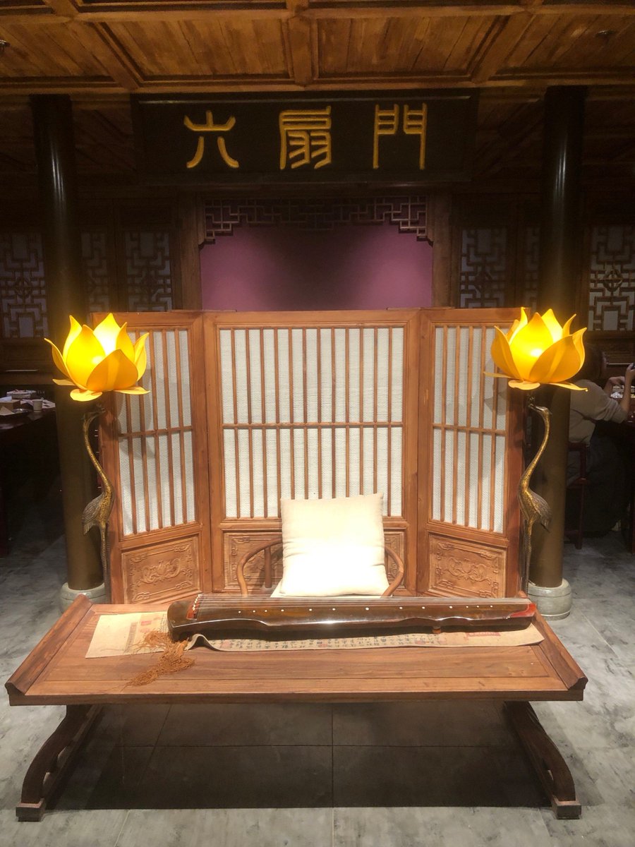 Paaa82769441's tweet photo. Locked in a weird antique room, only 60 mins to crack the code and escape! Clues are hidden in dusty books and old clocks. Can you make it https://t.co/sG30TOd6DK