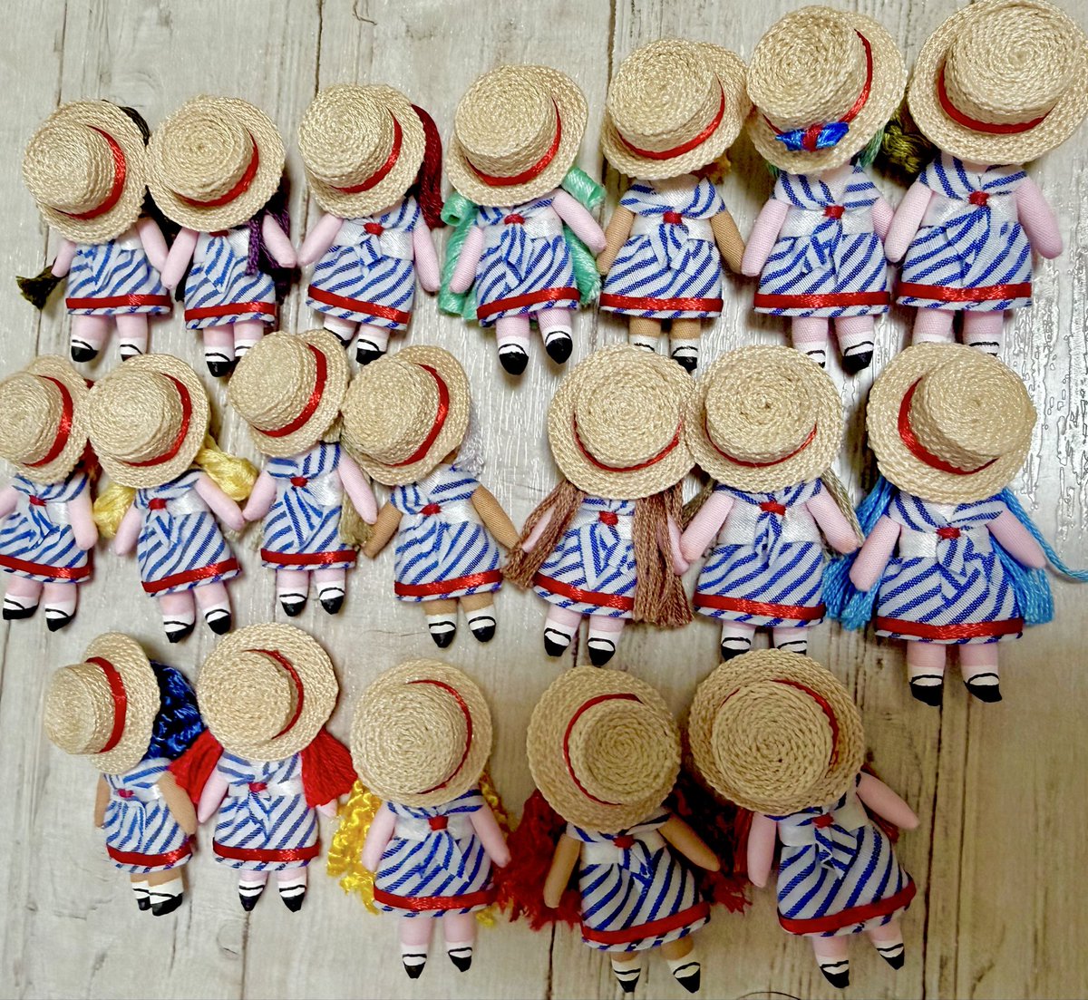 yummytoybox's tweet photo. 【YTB学園】

もうすぐです

1クラスぶん（30人くらい？）目指してたんです…が…
19人で断念しました🫠

みんな髪型・髪色が違って
それぞれ部活に入ってます

1人ずつイラストも付けようと思っています✨ https://t.co/H4g8gnSdWE