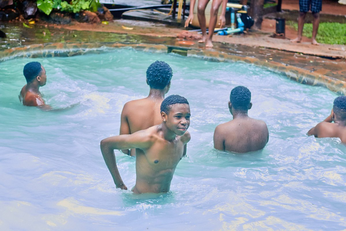 BrookeviewS's tweet photo. It takes a dive in the pool to cool down after a long day's work visiting various sites in the mesmerizing town of Victoria Falls. #tourist #Zimbabwe #travelphotography #VictoriaFalls https://t.co/0b0yjXhe4j