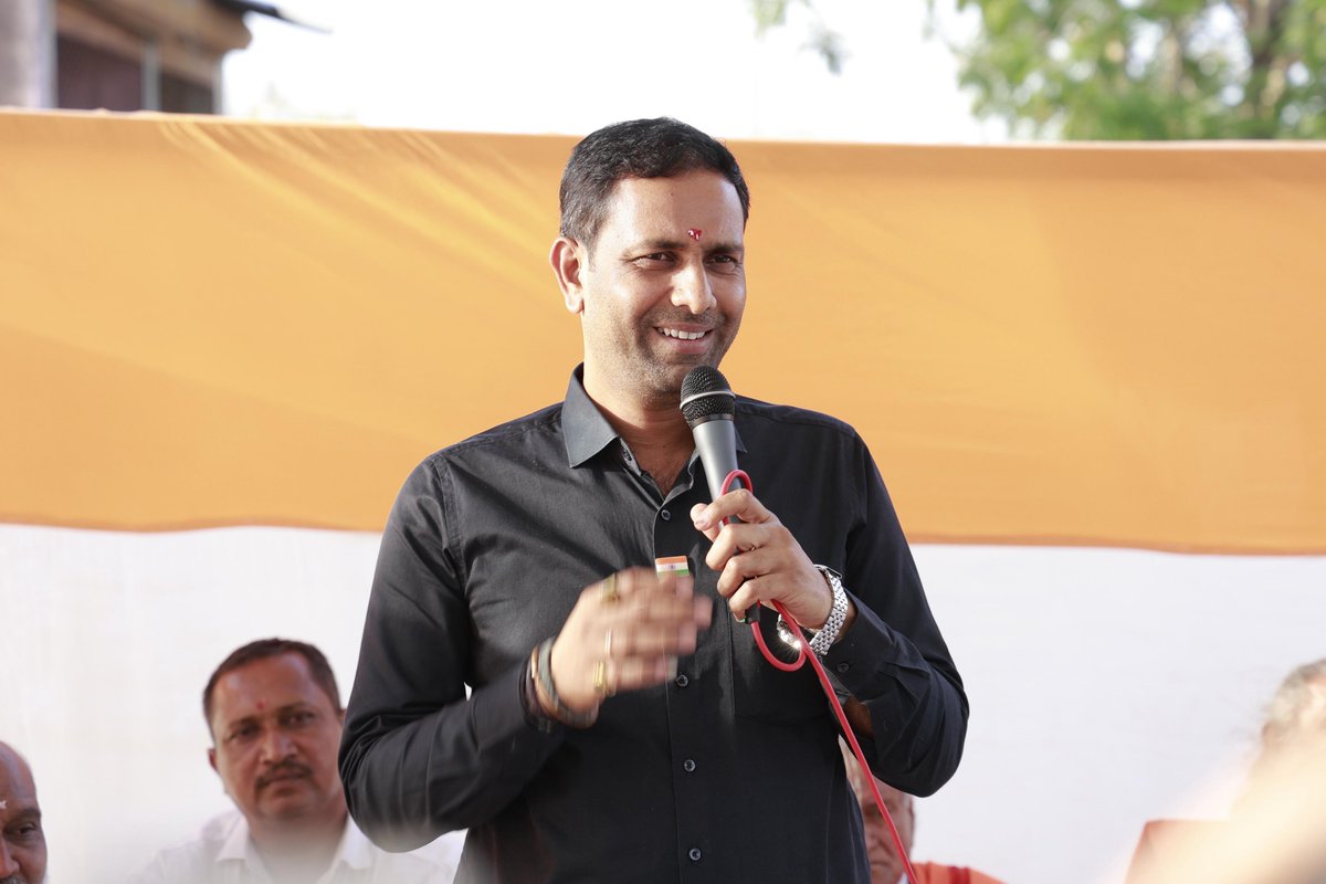 ikaushikvekaria's tweet photo. મોટી કુંકાવાવ ગામે રૂ. 165 લાખના ખર્ચે ઔદ્યોગિક તાલીમ સંસ્થા (ITI)ના આધુનિકીકરણ કાર્યનું ખાતમુહૂર્ત કરવામાં આવ્યું.
આ મહત્વપૂર્ણ પ્રકલ્પ પૂર્ણ થતાં મોટી કુંકાવાવ તથા આસપાસના વિસ્તારના વિદ્યાર્થીઓને આધુનિક સુવિધાઓ સાથે ગુણવત્તાસભર કૌશલ્યલક્ષી શિક્ષણ પ્રાપ્ત થશે. યુવાનોને રોજગારલક્ષી તાલીમ અને નવી તકો ઉપલબ્ધ થવાથી તેમના ઉજ્જવળ ભવિષ્યના નિર્માણમાં મહત્વપૂર્ણ યોગદાન મળશે.