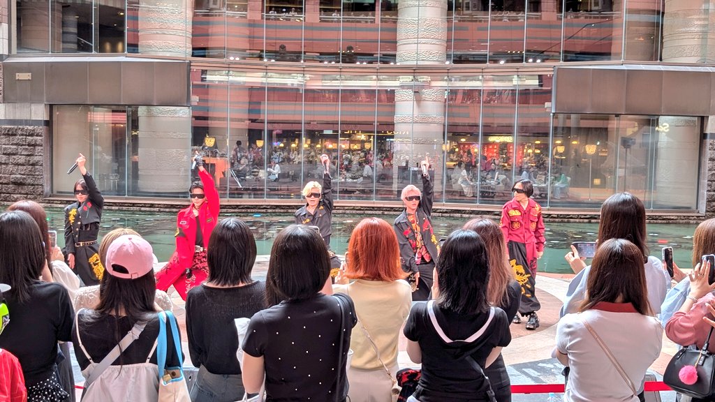 QshuMusic's tweet photo. めちゃ盛り上がってます😆
お近くの方はぜひキャナルへ！れ

2部は17時からですよ👍

#MADKID #キャナルシティ博多 #博多 #福岡 https://t.co/qEyRAomAYc