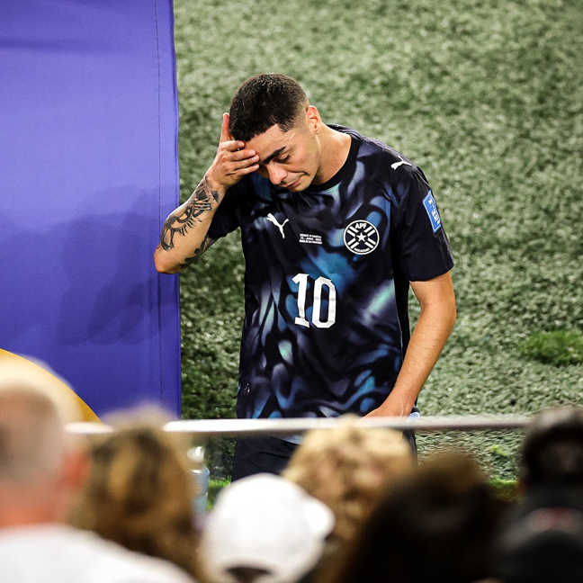 goalsside's tweet photo. 🚨🚨| 𝐑𝐄𝐂𝐎𝐑𝐃: Miguel Almirón is the first player in World Cup history to receive a straight red card for covering his mouth. 🟥🇵🇾 https://t.co/Iiku6RIxD9