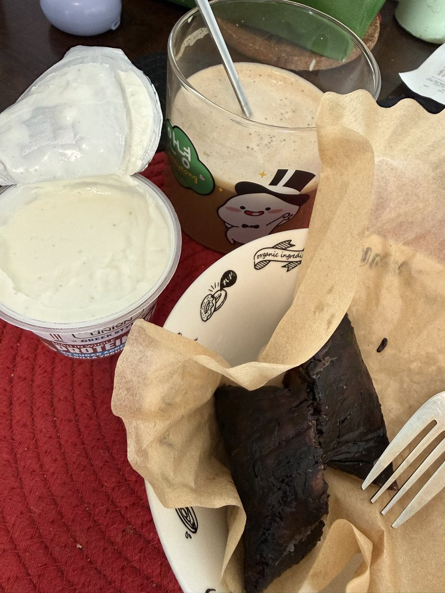 ShumAndrea's tweet photo. Lunch after 端午节 🤭 

#homebarista #coffeelovers #lunchideas #greekyogurt #ricedumpling https://t.co/yISTrjIjkq