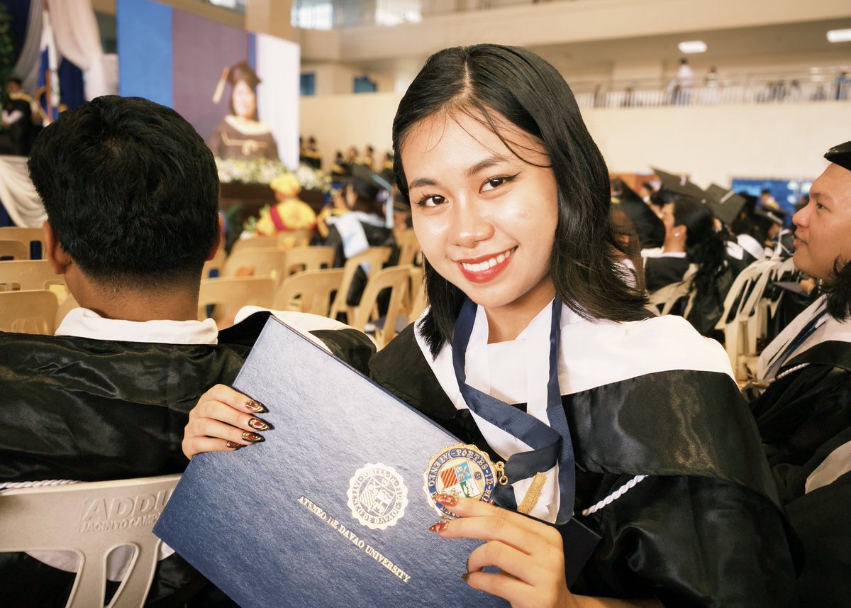 denielemein's tweet photo. 👈 this girl has officially graduated!!!

𝐃𝐀𝐍𝐈 𝐆𝐈𝐑𝐋, 𝐌𝐀𝐍𝐈𝐂 𝐏𝐈𝐗𝐈𝐄
Bachelor of Arts in Communication 
Cum Laude
Class of 2026 https://t.co/Rad2GBmdk3