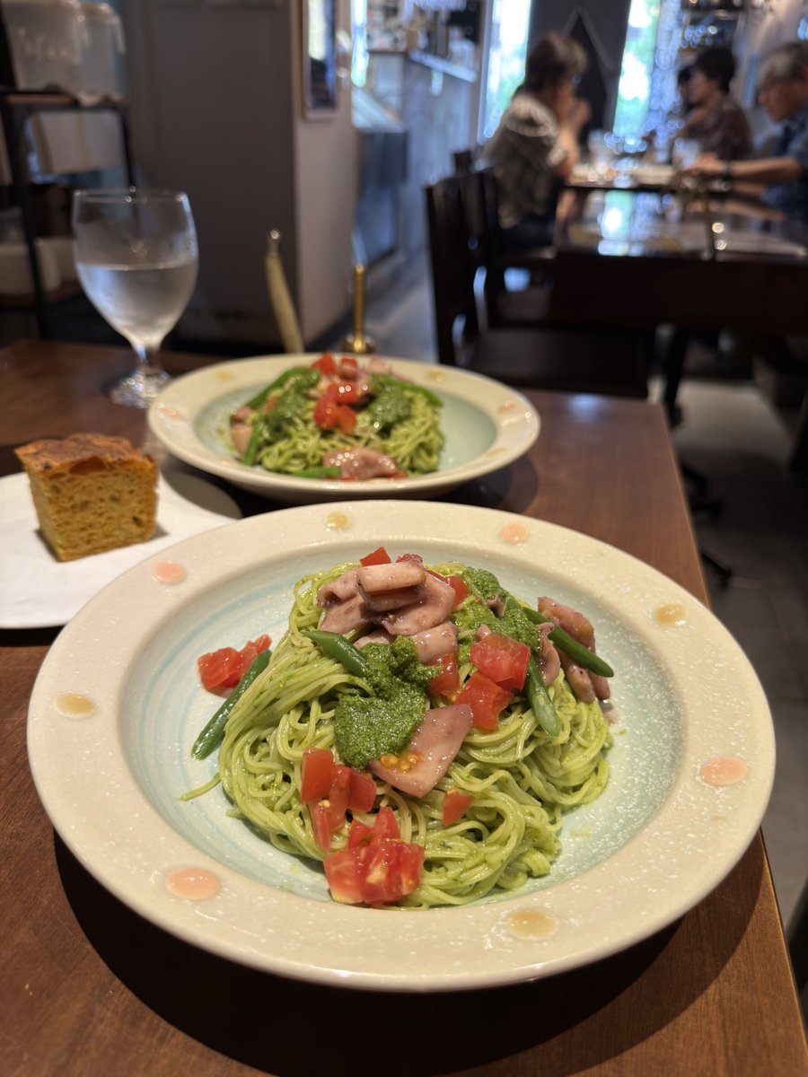 161bronx's tweet photo. BRONX・ランチ

『 魚介専門イタリアンバル NAVE 』
和歌山市 駿河町

【 ベーネコース〈 カルパッチョの盛り合わせと選べるパスタがメインのコース〉】

※ スルメイカとインゲン・フレッシュトマトの冷製ジェノベーゼパスタ 

✨おいしかったです♪

#魚介専門イタリアンバルNAVE https://t.co/M3nTZg7Gb3