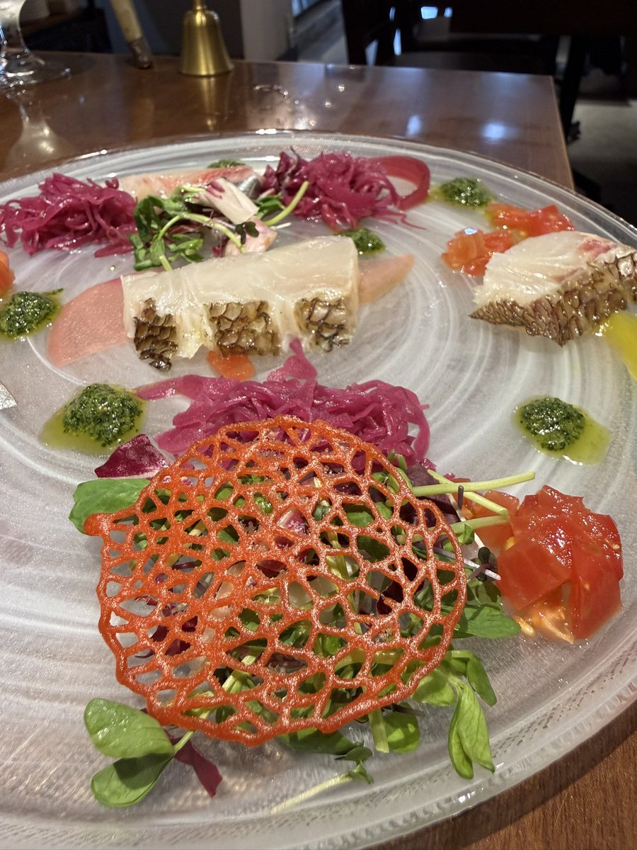 161bronx's tweet photo. BRONX・ランチ

『 魚介専門イタリアンバル NAVE 』
和歌山市 駿河町

【 ベーネコース〈 カルパッチョの盛り合わせと選べるパスタがメインのコース〉】

※ スルメイカとインゲン・フレッシュトマトの冷製ジェノベーゼパスタ 

✨おいしかったです♪

#魚介専門イタリアンバルNAVE https://t.co/M3nTZg7Gb3