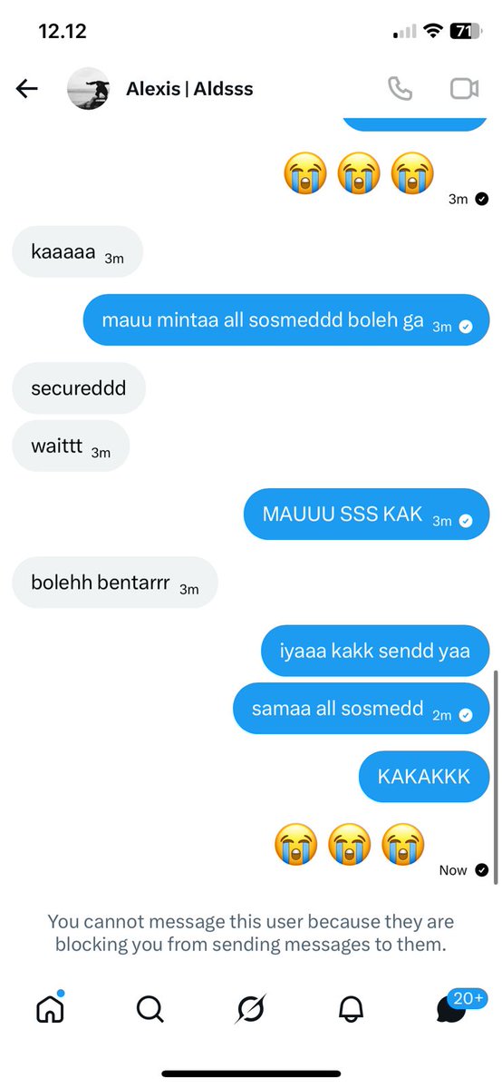 pacarazran's tweet photo. guys jangan beli ticket BTS di @/Pebiegta itu scam yaa... banyak banget yang nge reply akunnya tolong sebarinnn pliss temen ku ketipu di akun itu 3,2jt 😭😭 https://t.co/pJdwcp05MX