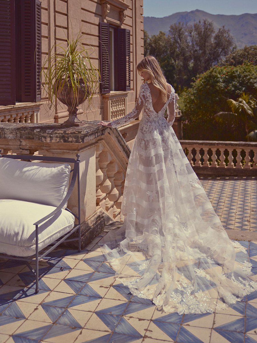 Maison_Magic's tweet photo. Capri Sposa Bridal Collection. Maison Magic Atelier Sposa via Vittoria Colonna 9 Napoli. Per informazioni e appuntamenti tel 081419700. #AtelierMaisonMagic #collezionesposa #abitisposanapoli #fashion #luxury #bride #bridal #sposa #matrimonio #mariage #caprisposa https://t.co/pthrK0tbSI