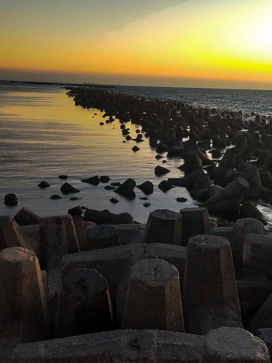 memariomaa's tweet photo. هدوء النفس لا يأتي من فراغ ربما سكن فيها شي عظيم 🌅✨
#تصويرى 🫶 #صباح_الخير_والسعادة https://t.co/Ybp63QHlhD