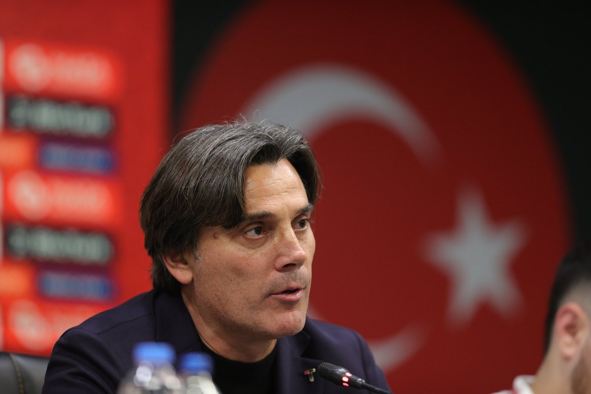 SportsDigitale's tweet photo. Vincenzo Montella: Yeniden forvet konusu açmanıza şaşırarak bakıyorum! 65 şutu hatırlatmak isterim. Bir şekilde olmuyor, girmiyor! Biriniz bazı anların futbolda neden yaşandığını açıklayabilirse, ben de öğrenmeye hazırım! Biz gidiyoruz olmuyor ama rakip geliyor ilk şutta oluyor. https://t.co/MOeQeiAB5z