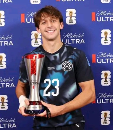 NetamenteFutbol's tweet photo. #Mundial2026
GALARZA EL MVP DE LA CICTORIA PARAGUAYA!!
Golazo ⚽  garra 🐾 y sacrificio total hasta dejar el campo de juego en camilla pasados los 90'. Corazon de LEÓN 🦁 Matias GALARZA FONDA fue elegido como el MVP del triunfo 1-0 de Paraguay 🇵🇾 ante Turquía 🇹🇷 https://t.co/jgf85AFoId