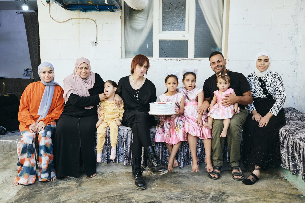 SUGIZOofficial's tweet photo. Today is World Refugee Day.
In these profoundly unstable and turbulent times, more than 120 million people have been forced from their homes.
This marks the highest level of displacement since World War II, making it one of the largest refugee and humanitarian crises ever recorded in human history.

Even now, more than a quarter of the way into the 21st century, I find myself asking: Why are we still unable to learn from the tragedies and mistakes of our past and choose a better path?
Why has humanity not yet achieved the growth of consciousness and spirit that our world so desperately needs?
I can feel nothing but deep frustration and sorrow.

Refugees are victims of war, conflict, and violence—people whose lives have been torn apart and who have been forced to leave their homes through no choice of their own.
No one ever chooses to become a refugee.
Why can the world not extend a greater hand of compassion to them?
To those living in refugee camps, to those struggling to survive after seeking safety in foreign lands and to those suffering through the uncertainty of asylum applications, I believe far greater support and care should be provided.
They are not strangers.

They are our brothers, sisters, and family members who share this planet with us, regardless of race, ethnicity, nationality, or faith.
Until the day they can regain their lives and safely return to their homelands, I will continue to support them and will never stop doing what I can to help.
I deeply hope that humanity can break free from the chains of hatred, anger, and violence and finally attain a greater level of consciousness and spiritual maturity.

Now, more than ever, the world must become kinder.
The world must become more peaceful.
SGZ

Photo by Keiko TANABE.