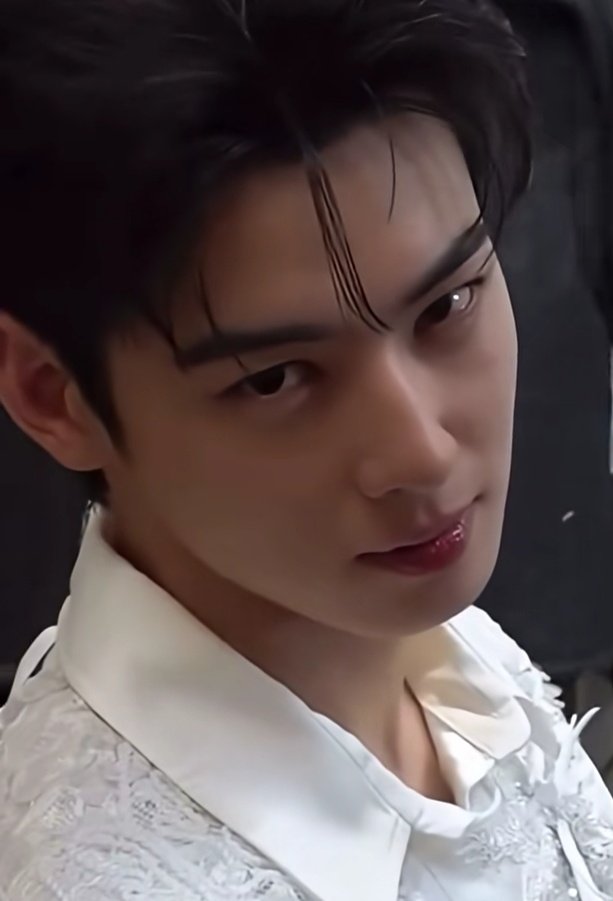 De__3m's tweet photo. Trascorri un buon fine settimana in allegria e serenità, sorridi,divertiti e si felice 🫶
#CHAEUNWOO #차은우 https://t.co/0MOjhPu8i1