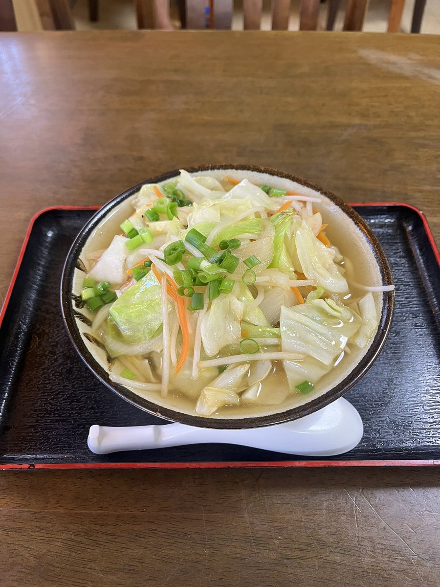 giboplus's tweet photo. 沖縄滞在3日目①
弟に頼まれ、ソースを買いにPICO SHOKUDOへ。それから奥武山のインターセクションへ。レコードに囲まれながらまったり。からの近くの食堂でそばを食べました。 https://t.co/Ve9hJDrjuF