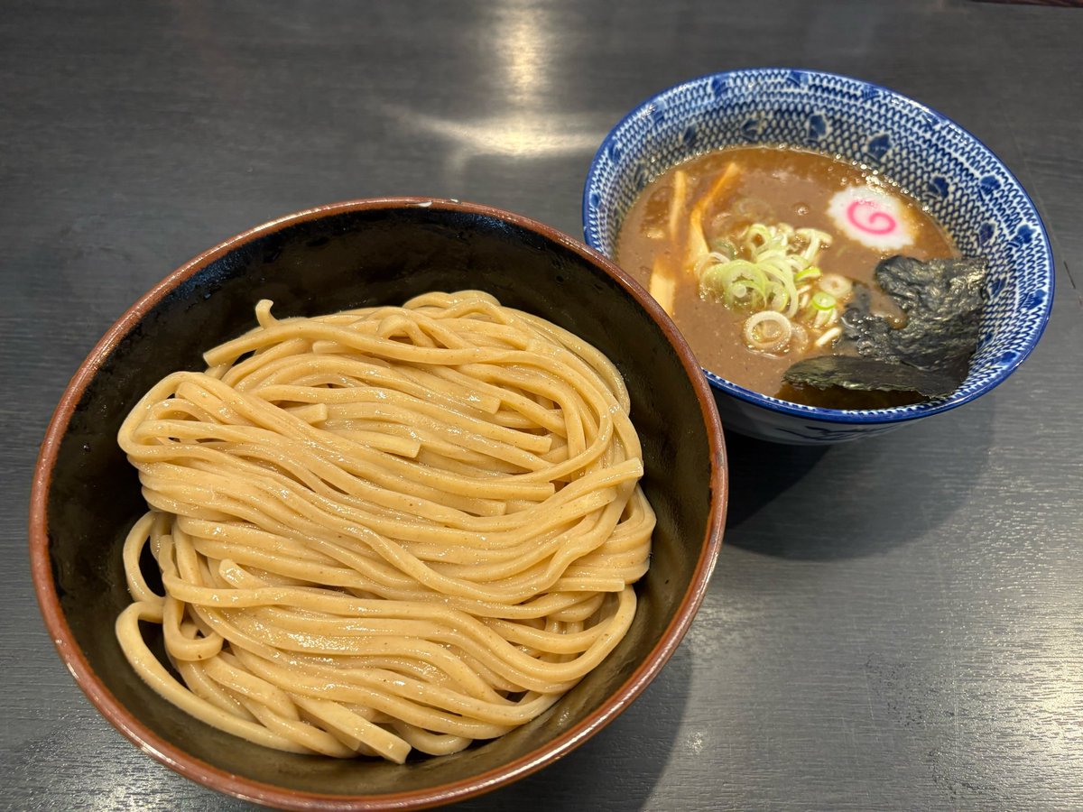 all_sonic3's tweet photo. #ラーメン #つけ麺

つけ麺 ながおか@南林間

今日2杯目はながおかさんへ🍜
濃厚魚介つけ麺中を頂きました🍴
魚介系の旨味と動物系の旨味と程良い甘味がバランス良く合わさったパンチのあるどろどろ濃厚なつけ汁に小麦感たっぷりの中太麺が美味しかった☺️
ホロっと柔らかな叉焼も旨かったです😆 https://t.co/uhT8qUrY4I