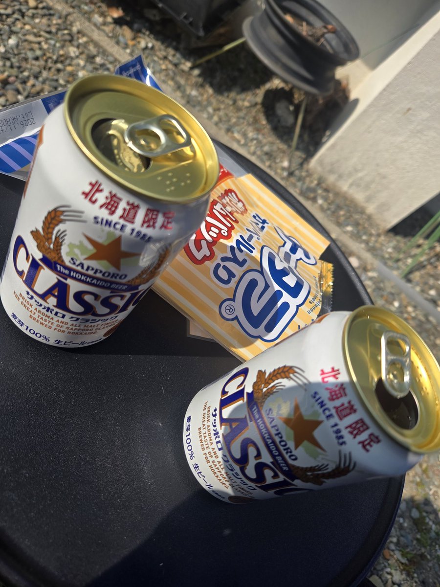 Soranff14's tweet photo. 外でBBQなくなったから外でビール飲んでる🙃 https://t.co/7uEJY4O1T9