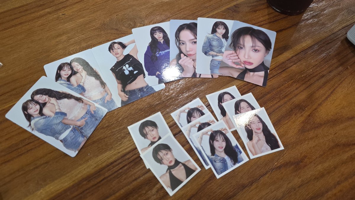 MSB_122108's tweet photo. 중복이 너무심해서 교환구합니다 아래가 제가가진거구요..
중콘막콘 교환가능해요 
제발연락주세요... 
#마마무 #교환 #포카교환 #포카 #md #마마무콘서트 https://t.co/1CT6GKwFdT
