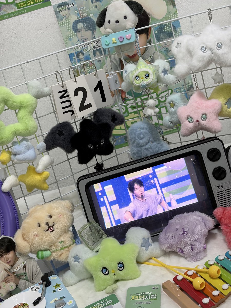 bori_kuri's tweet photo. 금요일 재희 생카투어 두번째 장소!
#2026_전국재희자랑
특히 저 티비 인테리어는 놀랬다 고능하다 생갇이 들었던!!
재희자랑 카페인만큼 정말 대영이로 한가득인 장소였다
시간이 많았다면 조금더 카페내에서 즐기고싶었는데ㅠ 다음엔 주말에 찾아와야겠다 https://t.co/1sx2K9MjCC