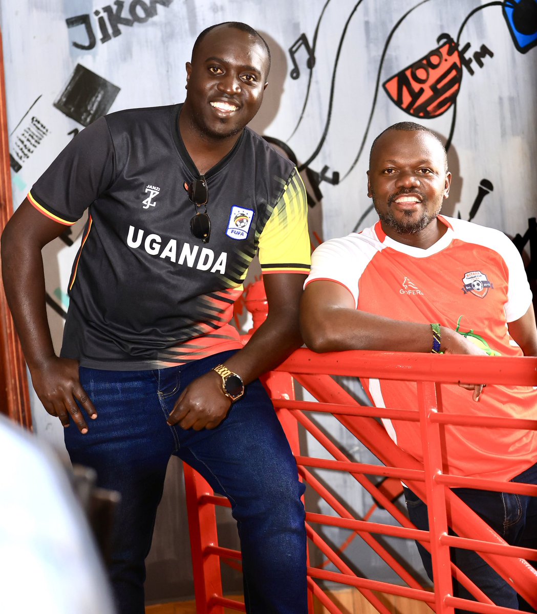 dennis_mayega's tweet photo. It’s a Saturday!! Ask any sports related questions and they will be answered in #SquarePassMuNtabwe on @GalaxyFMUg from 10-mid day.
Join me and @DenisBbosa1 as we take you through in all sports around the world.
Kindly tell a friend to tell a friend not to miss. https://t.co/a4yIx8cG2U
