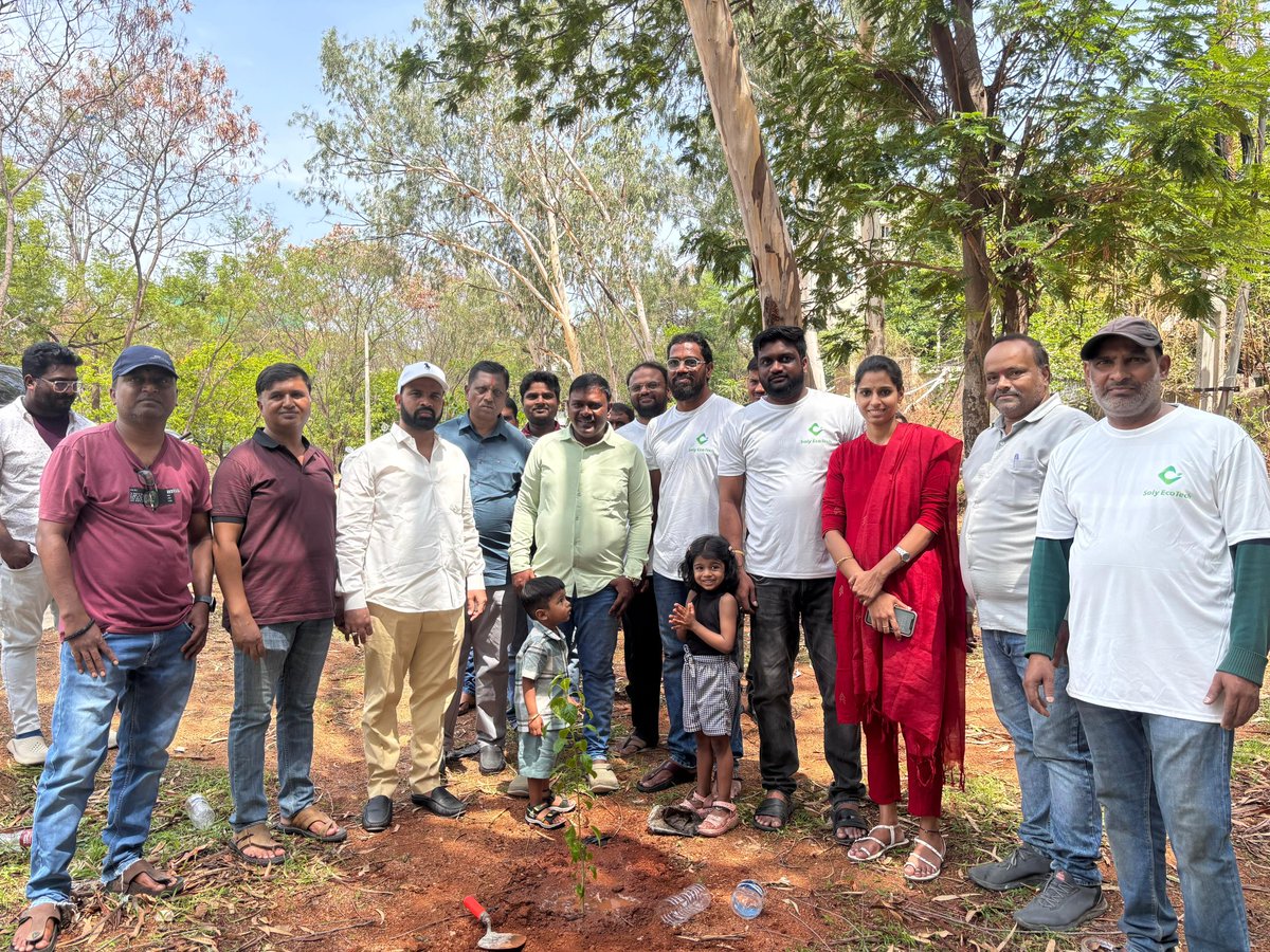 Preetham_INC's tweet photo. 🌱 పర్యావరణ పరిరక్షణకు మరో అడుగు 🌱

రామంతాపూర్ పాలిటెక్నిక్ కళాశాలలో తెలంగాణ రాష్ట్ర ఎస్సీ కార్పొరేషన్ చైర్మన్ శ్రీ నాగరిగారి ప్రీతం గారు మొక్కలు నాటి పర్యావరణ పరిరక్షణకు తన వంతు బాధ్యతను చాటారు. https://t.co/NBN3Mw4dRw