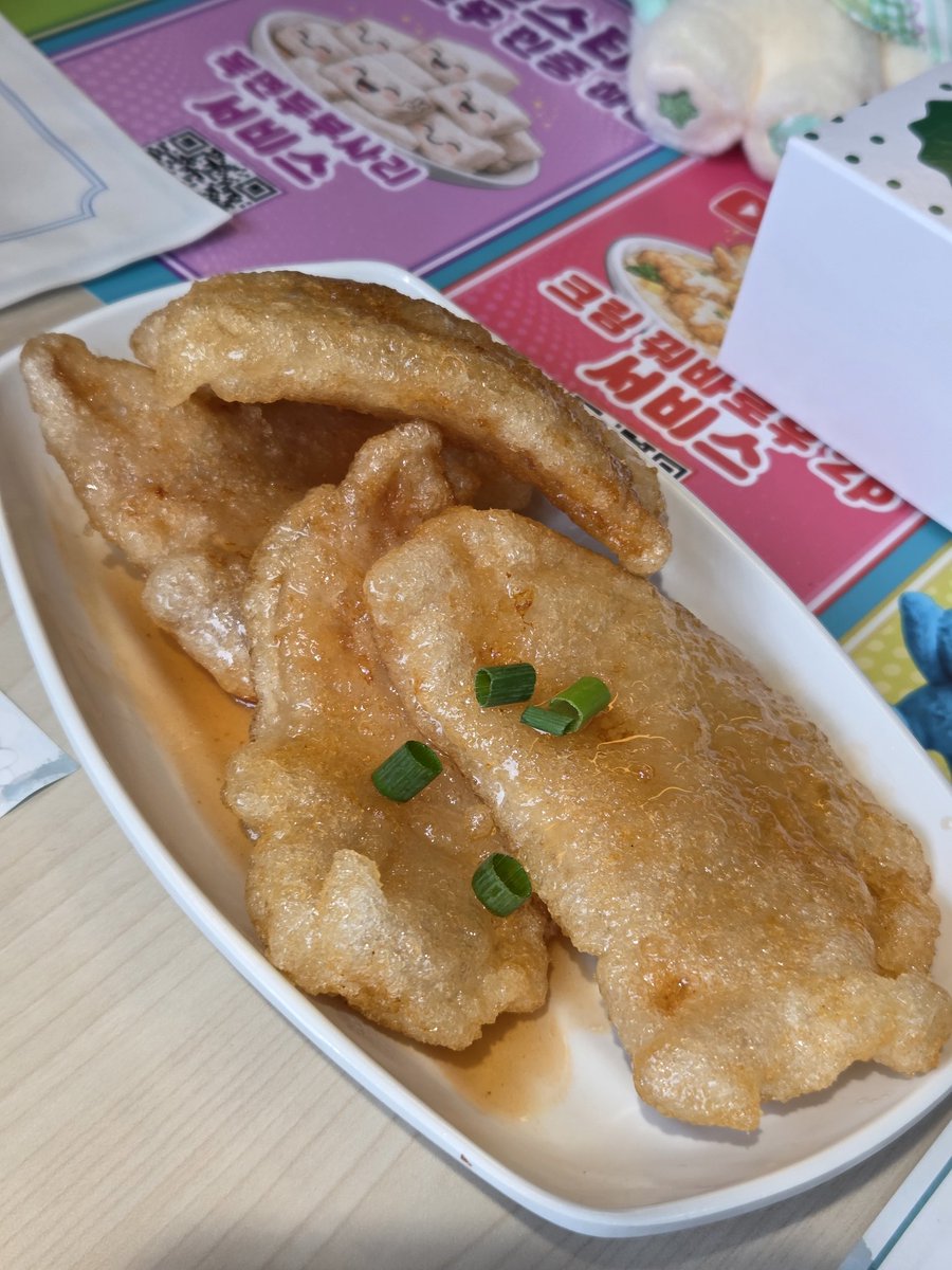 angedeloi's tweet photo. 카오위에 후식으로 밀크티를 먹어줘야 완성😋 https://t.co/QiHgbgMtgB