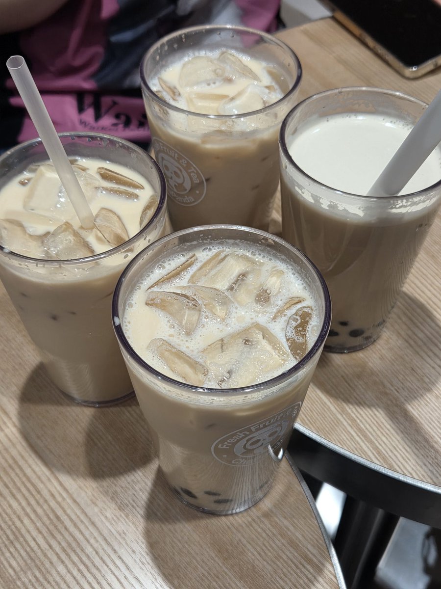 angedeloi's tweet photo. 카오위에 후식으로 밀크티를 먹어줘야 완성😋 https://t.co/QiHgbgMtgB