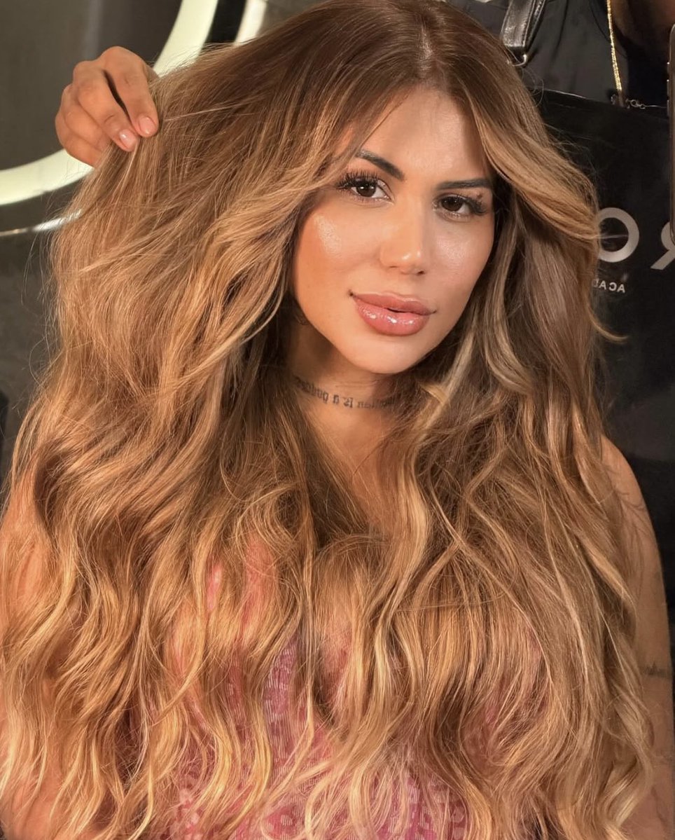 Anemel24's tweet photo. “No es un cambio de color. Es una declaración de quién soy. El cabello cambia… la presencia permanece https://t.co/kCNssvCn5A