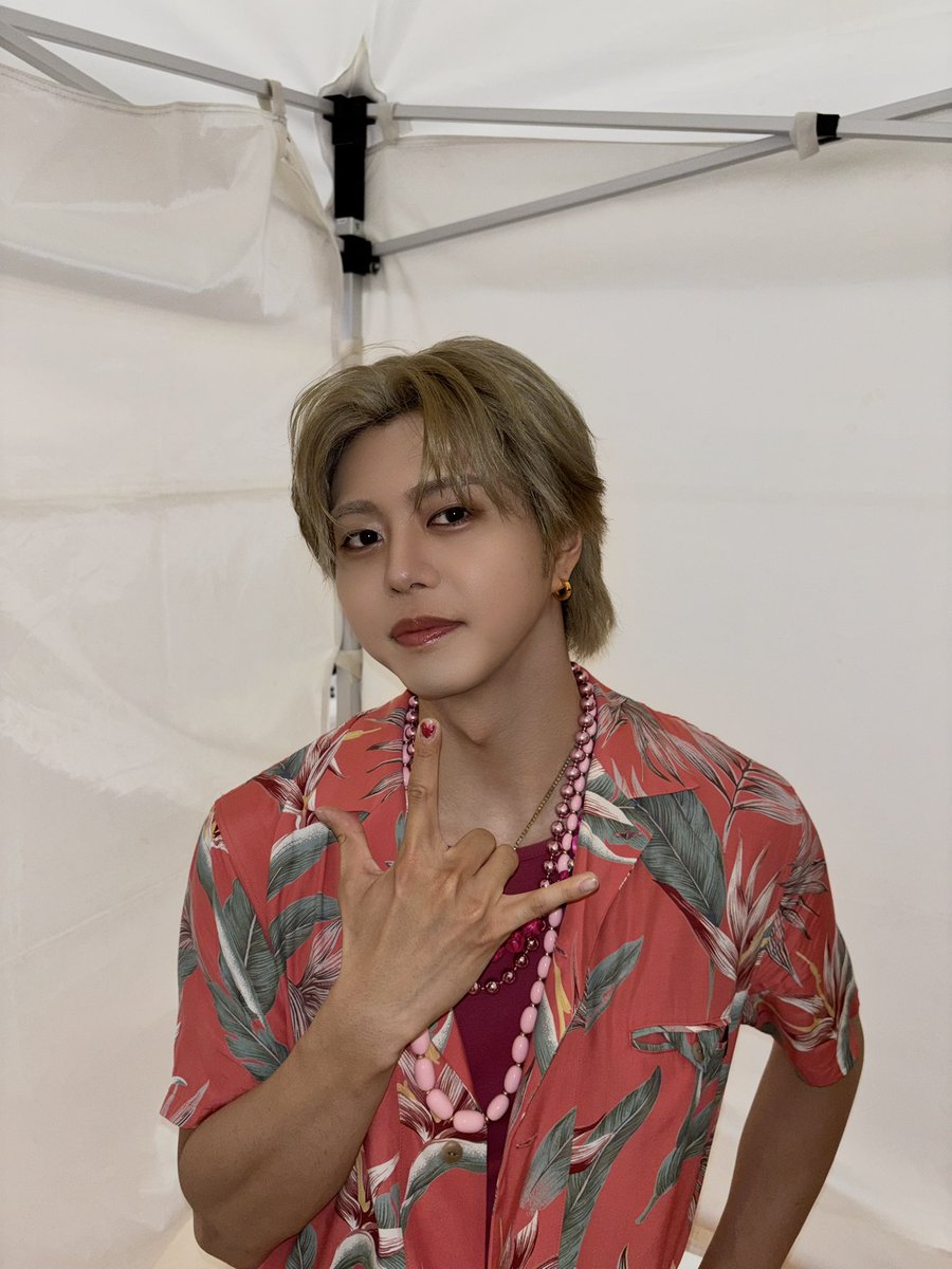 buddiis's tweet photo. 本日のポーズは全チーム共通🤟💘

#キミ都市 ポーズ #BUDDiiS と #バディ の力で流行らせましょう🔥 https://t.co/oQsWFmlKlL