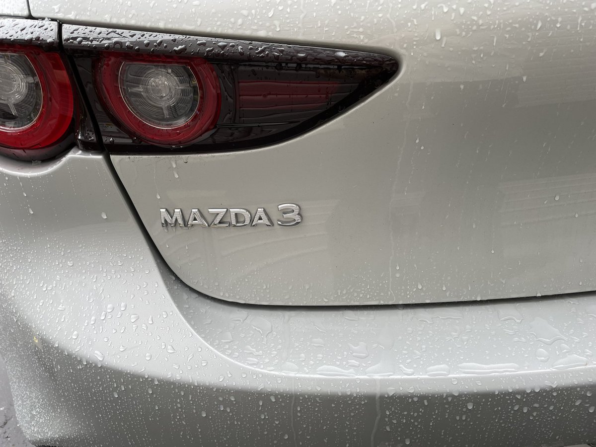 mk373991's tweet photo. 本日はMAZDA3ですわ https://t.co/rLjUSlcawv