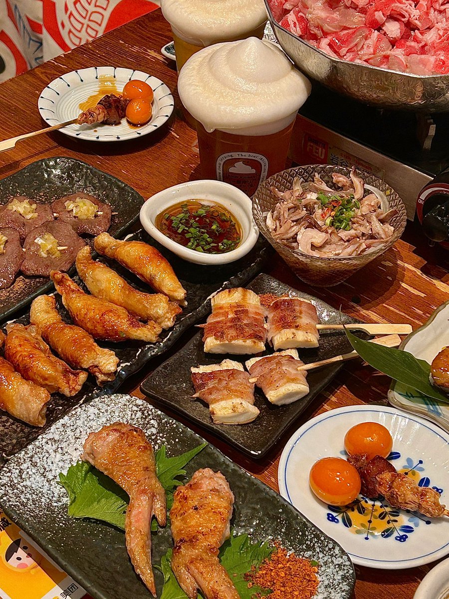 KShafigullina's tweet photo. Late-night bite vibes: Hot grilled fish, cold draft beer, and quiet company at the tiny neighborhood eatery. Perfect end to a tiring day. https://t.co/EjYFeuvang