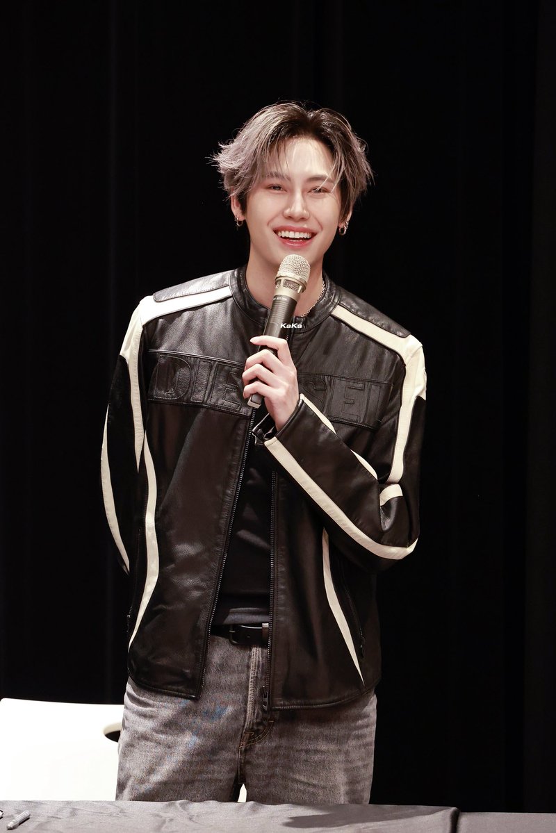 Princess0kaka's tweet photo. ❤️🩵👀
@bb0un @Prem_space

BOUNPREM PAODY FS TAIPEI
#BounPrem 
#bb0un #prem_space
#GMMTVPOPUPSTOREINTAIPEI https://t.co/UGsepRkWOX