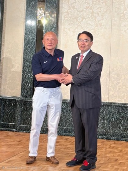 ohmura_jimusho_'s tweet photo. 正午よりマリオットアソシアにて『モンゴルレスリングチーム来日歓迎会』並びに『栄和人総監督Birthdayparty』に出席し、チームの皆様を歓迎するとともに、長年にわたり日本レスリング界の発展にご尽力されている栄総監督のお誕生日をお祝いしました。スポーツを通じた国際交流へのご尽力に感謝します https://t.co/TVJoM9lhyK