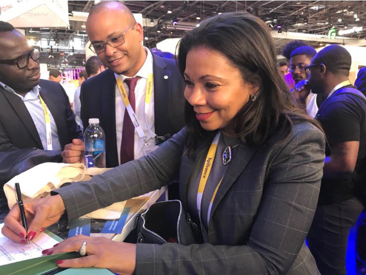 DimitriDupong's tweet photo. 🔴🇨🇲 Félicitations à Mme Rebecca Enonchong 🎉🎊
Merci d’avoir élevé le drapeau national au plus haut niveau, en devenant la première femme africaine vice présidente de la chambre de commerce.

Avoir des visions différentes pour notre pays, ne fait pas de nous des ennemis. https://t.co/uSIwR6kqAO