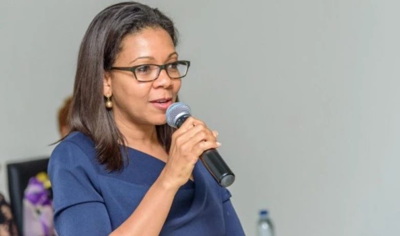 DimitriDupong's tweet photo. 🔴🇨🇲 Félicitations à Mme Rebecca Enonchong 🎉🎊
Merci d’avoir élevé le drapeau national au plus haut niveau, en devenant la première femme africaine vice présidente de la chambre de commerce.

Avoir des visions différentes pour notre pays, ne fait pas de nous des ennemis. https://t.co/uSIwR6kqAO