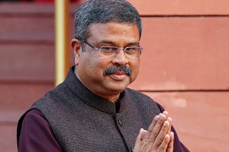 ChekrishnaCk's tweet photo. Send this Busterd Dharmendra Pradhan to Abu Dhabi Jail. 

#Nagpur https://t.co/AYPngZfSvS