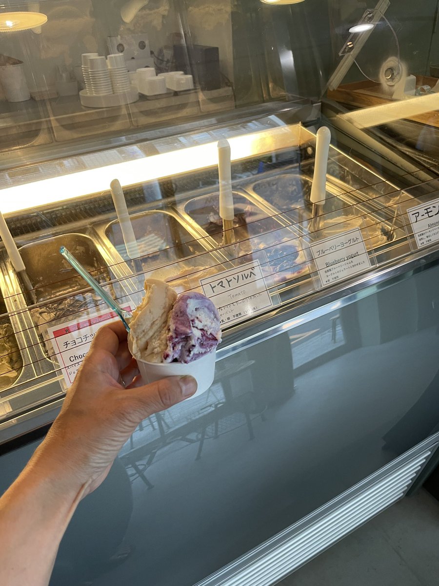 cadocco's tweet photo. 昨日の夕方、やっと辿り着けた！とばかりに @gelato_mondo モンドジェラートさんへ駆け込みました💨。
トマト🍅のソルベ✖️ブルーベリー🫐ヨーグルトというダブルで贅沢に✨
夏の暑さにトマトの爽やかな風味がベストマッチでした。
#ニシオギセカイツアー https://t.co/RzLR74hvkN