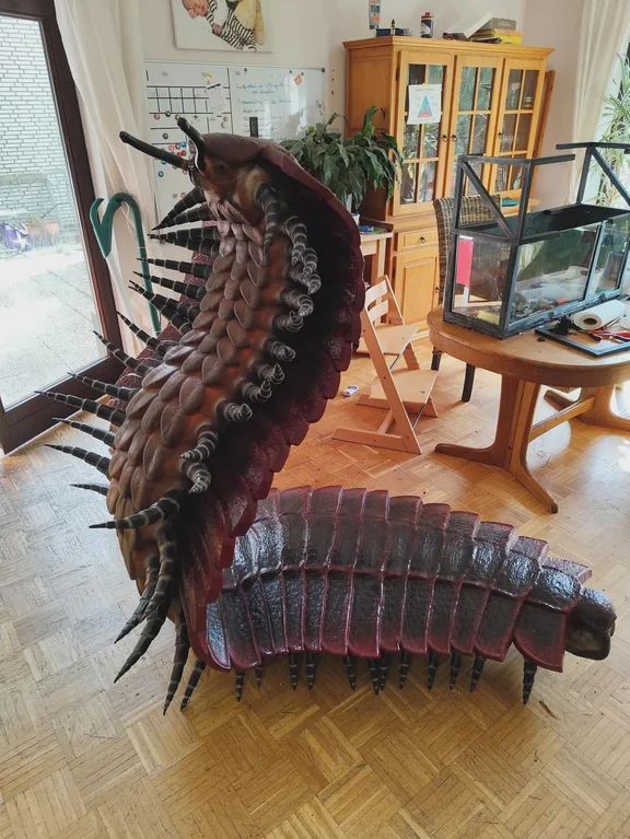 Rainmaker1973's tweet photo. A 3D printed recreation of an Arthropleura, the largest arthropod ever known to exist. 

Thankfully it went extinct 300 million years ago. https://t.co/pkeJFnZuAt